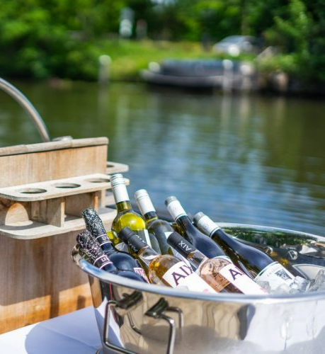 Wijnen en bier op ijs aan boord
